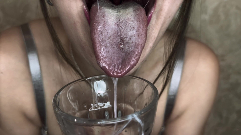 Hottie goddess: Labbra sapiente di mucus con il rossetto e sputa in...