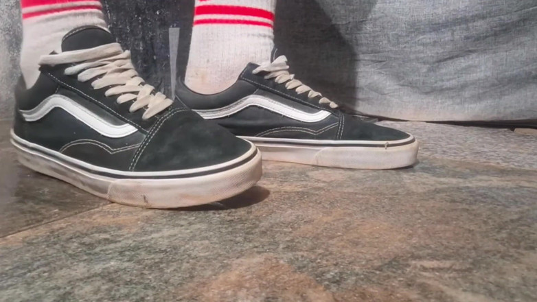 jerkofflover: Video saya yang diedit bermain dengan but Vans