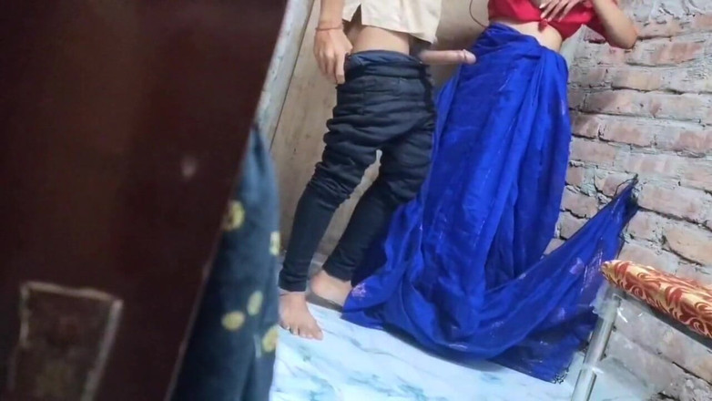 Fantacycutting: Als die Desi Bhabhi allein zu hause war, ließ ihr...