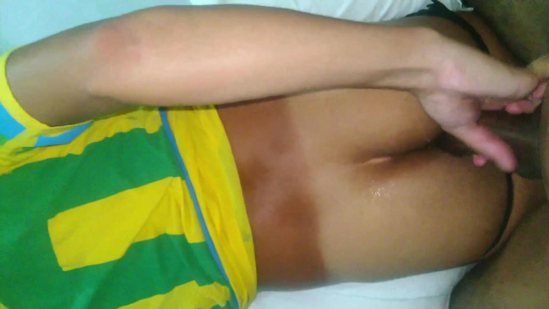 MiguellTrajano: Игрок с большим членом зашел внутрь, не спрашивая, и осемеменил мужа соседа