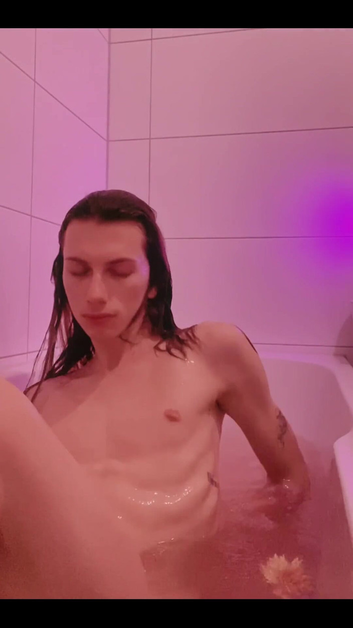 iamtonyrey: 你似乎喜欢上周洗澡