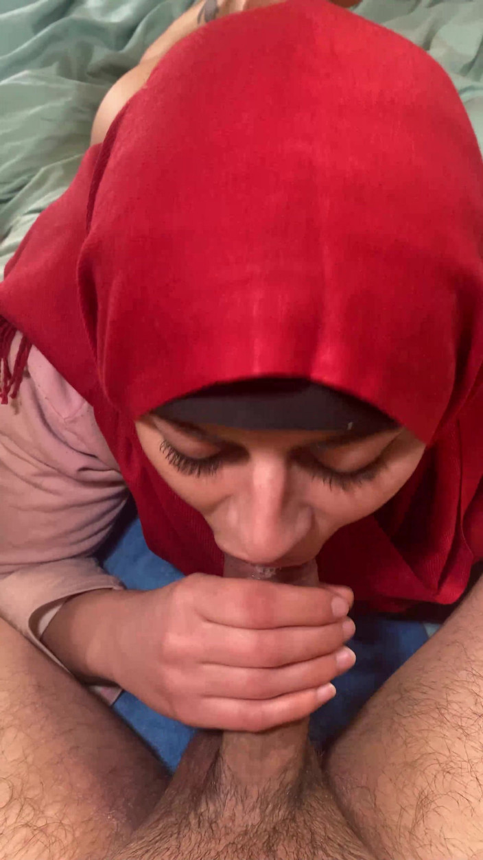 MiaNIqab: Výstřik na obličej, kouření arabské manželky Mia Niqab