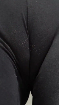 Saya Menunjukkan kepada Awak – Cameltoe Saya Dalam Bingkap