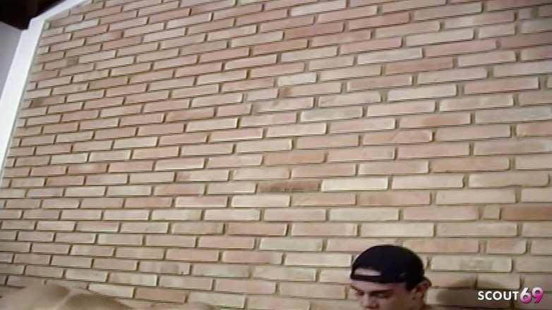 Shemale TS Collection: Mladý muž poprvé šuká blonďatou latinskou Shemale anál