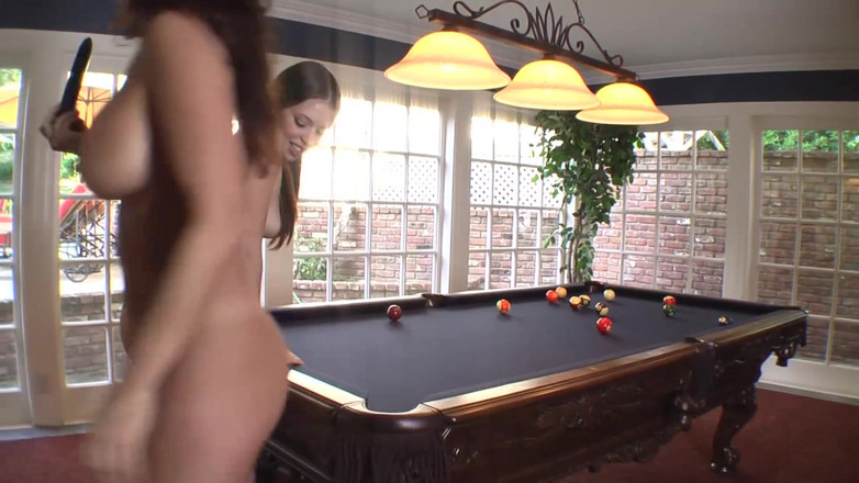 Lesbian Stories: Zwei schlampen spielen mit ihren spielsachen