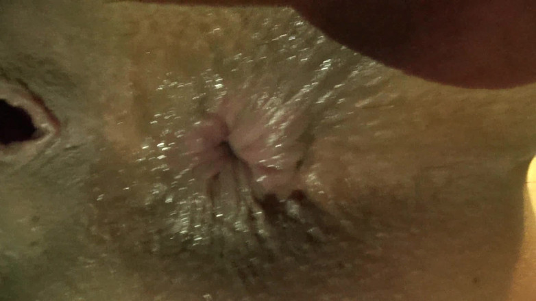 Nikky Thorne: 私のお尻の敗者を崇拝!