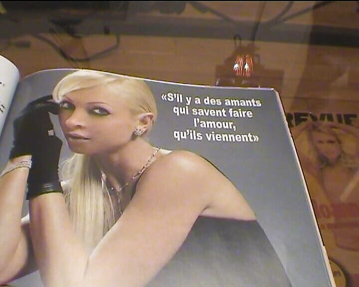 Monde Francais: Dickes frankreich-schätzchen bekommt aus versehen einen großen schwanz in ihren...