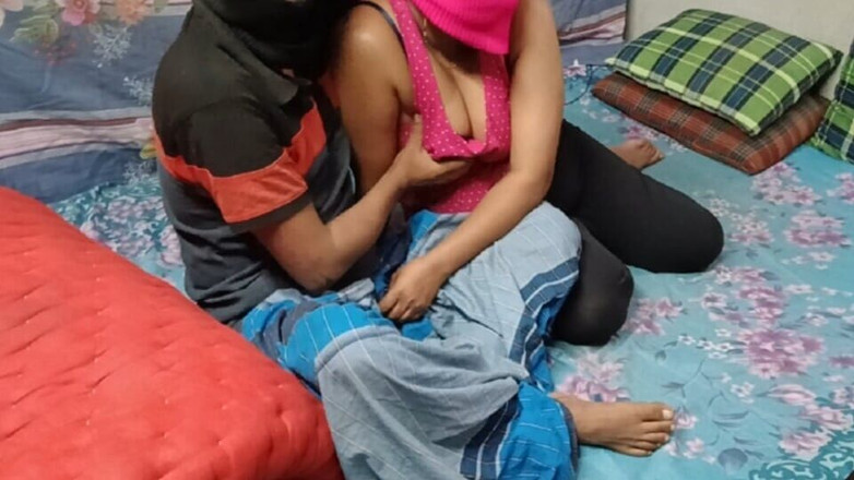 Hot_wife999: Il fratellastro ha fatto nakeed la sorellastra e scopata il...