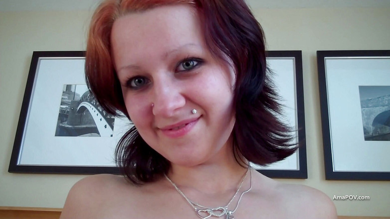 AmaPOV: Трение бритой юной киски, пока она подрачивает меня