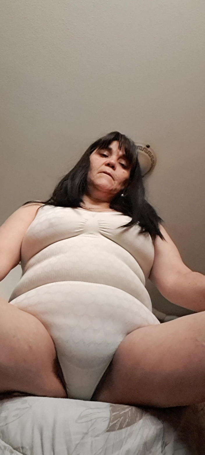 Mommy big hairy pussy: Mamãe colocando algumas calcinhas gigantes