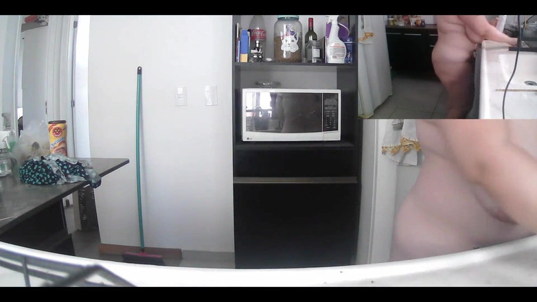 alucidfever: Robienie naczyń całkowicie nago