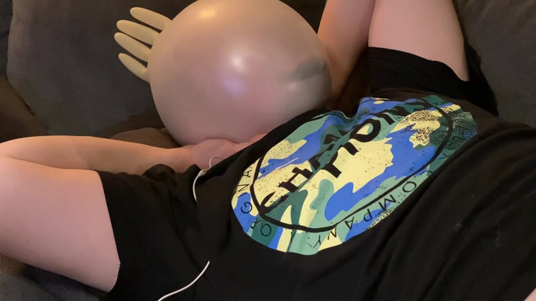 ButHoleDildoLover: My fourth breathplay - Double latexglove mask breathing