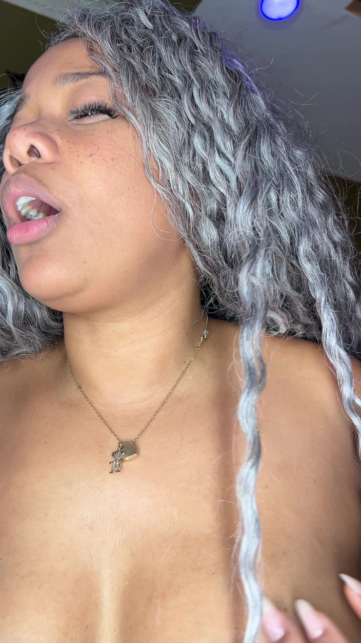 Alex Ace 305: 아마야 블루가 그녀의 꽉 조인 보지를 박는다