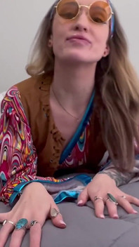L’instruction de branlette groovy des années 60 de Sutton, la tentation en POV vous attend !