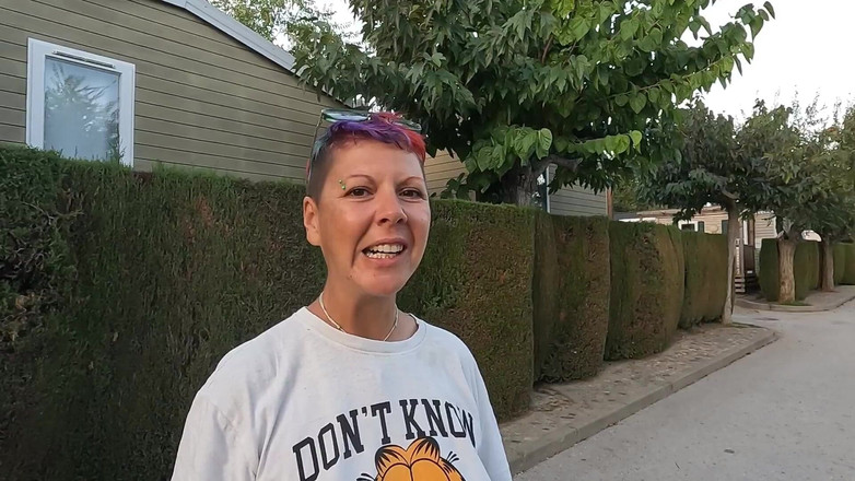 bekycarril: 在公共街道上相互分享10个负载的冰冻精液立方体