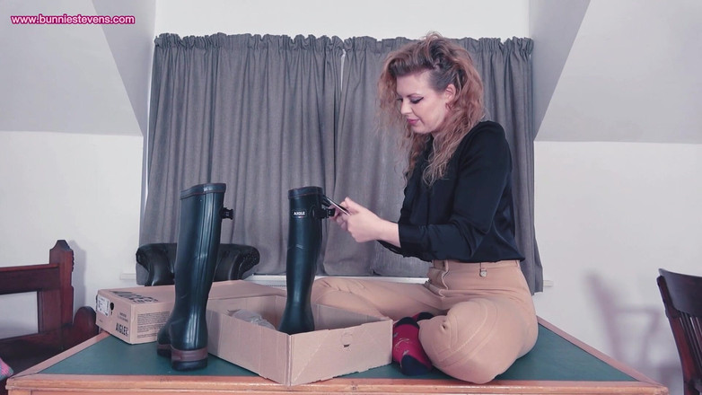 Bunnie Stevens: Experimentando My New Wellingtons