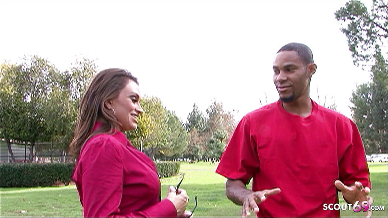 Full porn collection: Preto gigante Lance fode madrasta tesuda Claudia na bunda