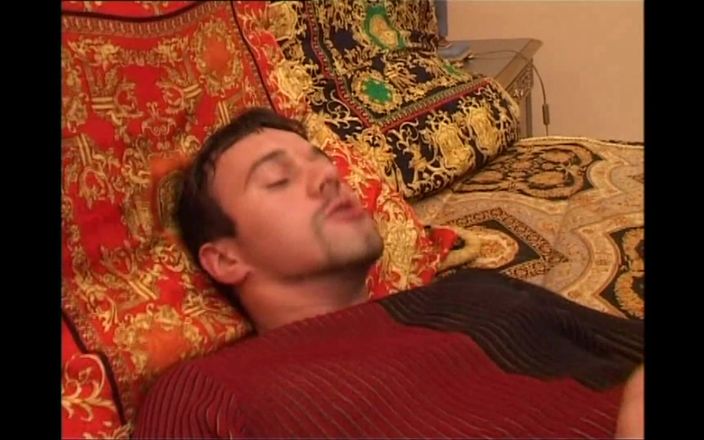 Wonderful Hot World X: Piękna MILF z doskonałymi cyckami w dupę jebana i wytryski...