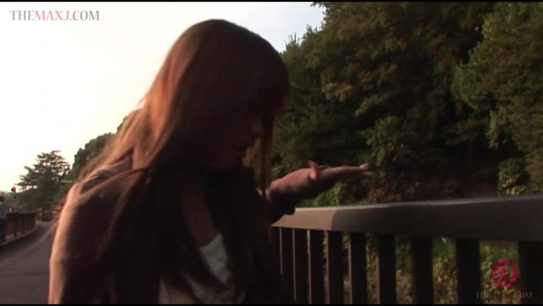 Asian happy ending: Outdoor lunch pause for Asian girl and her hubby,but after...