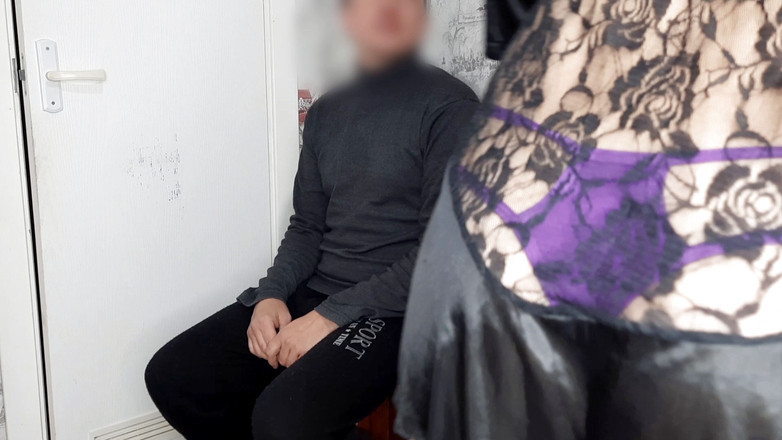 Viktoria_sekret: Sexy wife met the courier