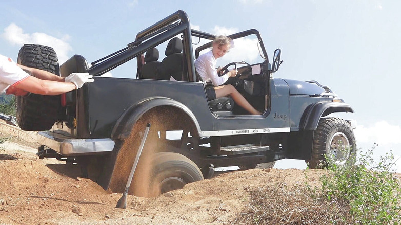 Angel The Dreamgirl: 차에서 나와 차를 더 세게 밀어...