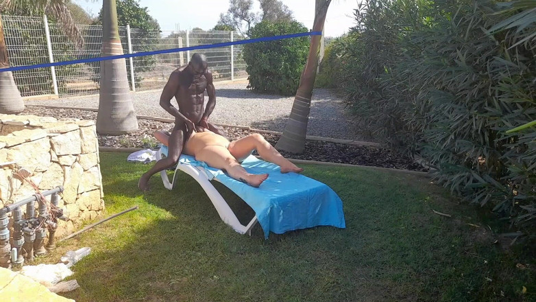 Catalia's Epic Filth: बड़े काले लंड वाला सेक्सी पूल मैन कैटलिया की मालिश करता है और उसे मस्त हो जाता है !!