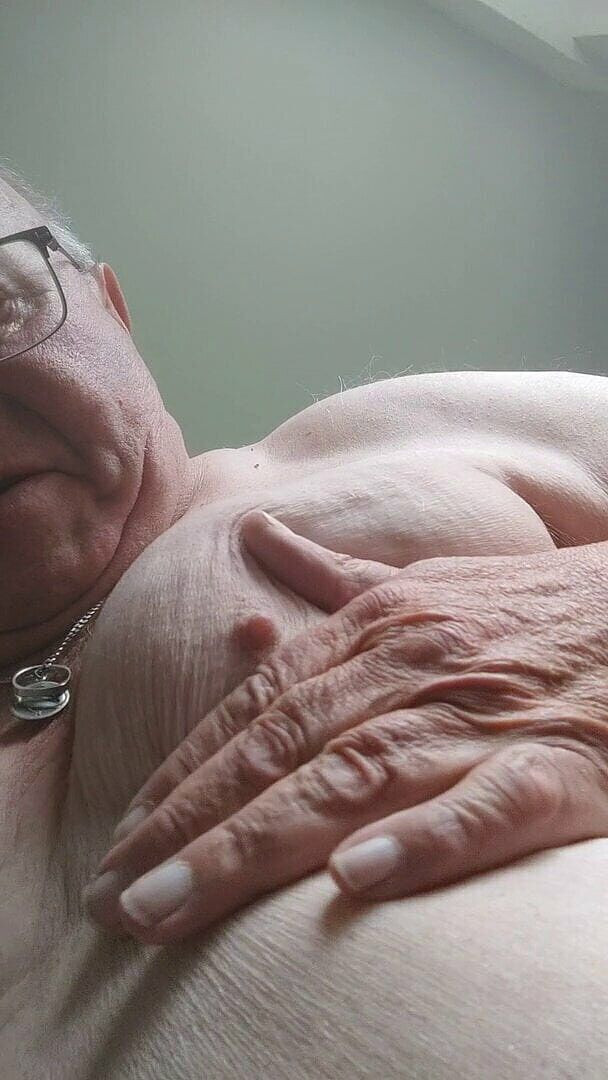 Karlchengeil: 私の乳首に愛!