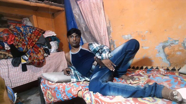 Desiboy110Ankit: Chłopiec pokazuje twardego kutasa grać z sex toy i dick...