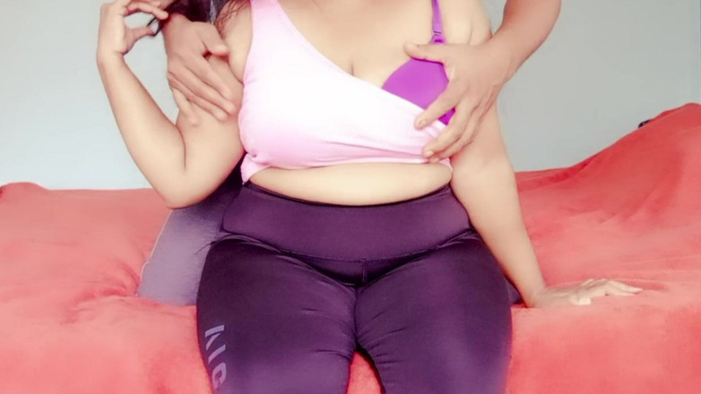 Your Arya: 남매의 자지를 입에 대고 있는 인도 바비