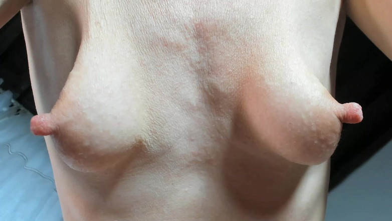 Lolacam: Těsný zadek a malá prsa