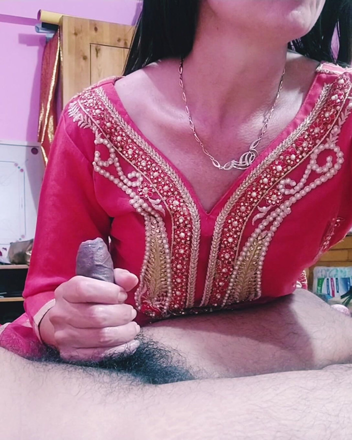 Bolly Karma: 거대한 찐 흑인 자지를 존나게 존나게 원하는 발정난 밀프