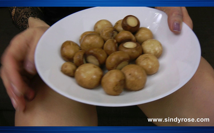 Sindyrose: 그녀의 후장 구멍에 버섯을 가지고 Sindy Rose