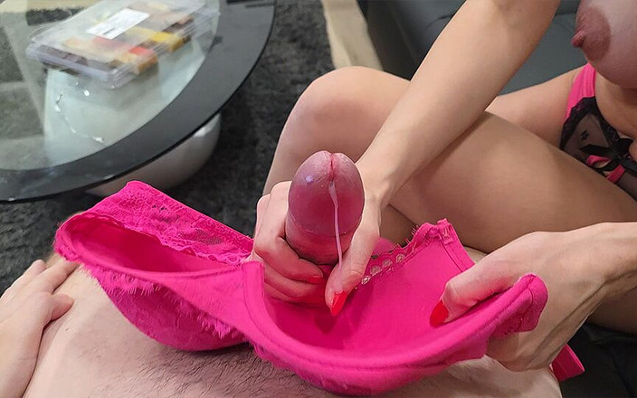 CherryDream: Po šukání a titjob mi manželka dala úžasné honění se svou podprsenkou