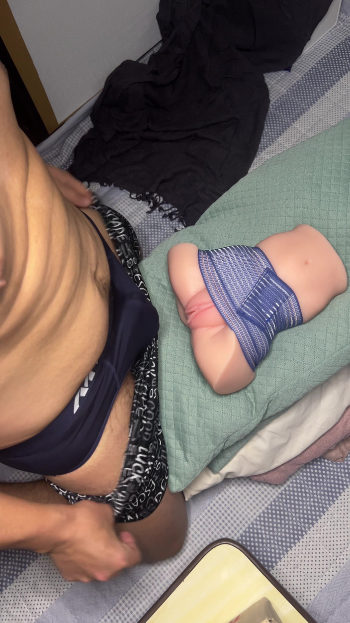 Milky Tata: Bermain mainan rakan sebilik.