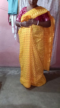 Sari amarillo cayendo solo sfw