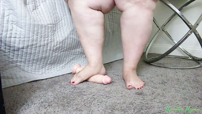 BBW Pleasures: SSBBW踏みつけディルド