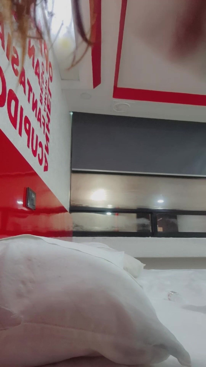 Crystal Phoenix: Gillar du min rumpa?