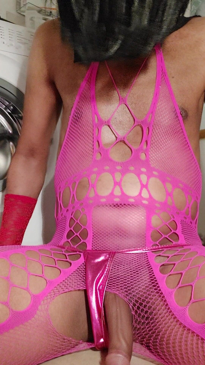 Milah CrossxxX: Pembe fileli yarak kırbaçlıyor