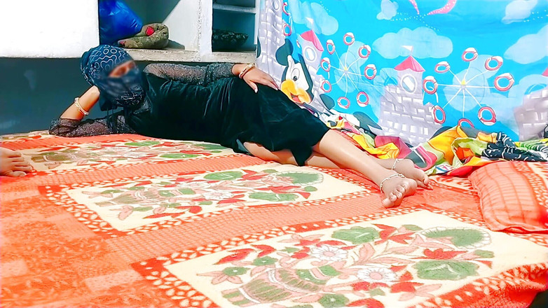 Rakul008: Ragazza sexy in minigonna! Desi ragazza mona con il suo...