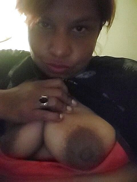 Booty760: वह अपने बड़े निपल्स से प्यार करती है!