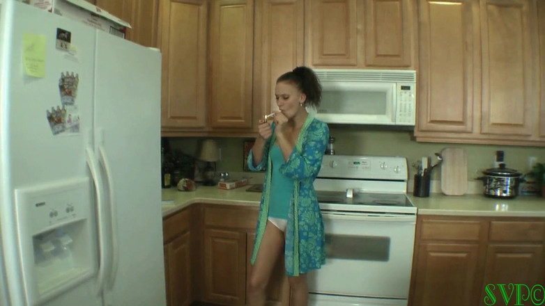 Wicked smoking stepsisters: Nevlastní sestra ukradne macechu a já jí kradu zadek