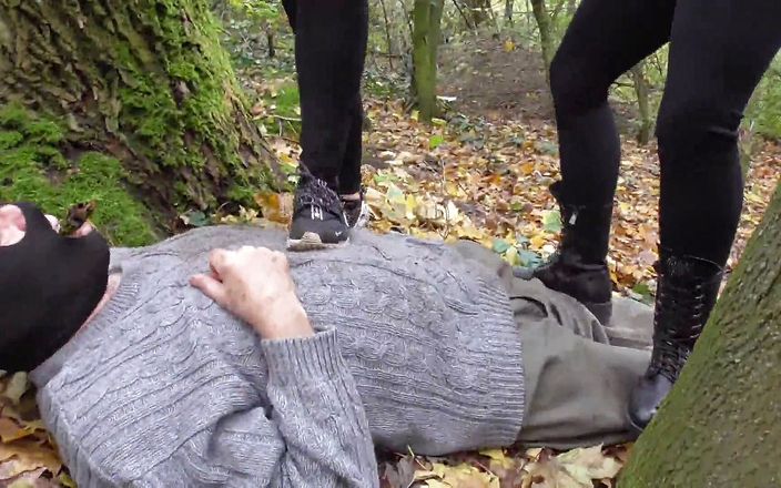 Femdom Austria: Slavjävlarna förstördes i skogen