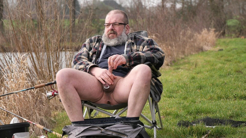 Qualzucht: 낚시 연못에서 딸딸이와 사정