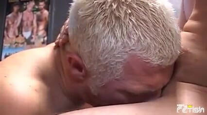 Gay Diaries: Pria rambut putih mulutnya dientot habis-habisan sama pria bertato