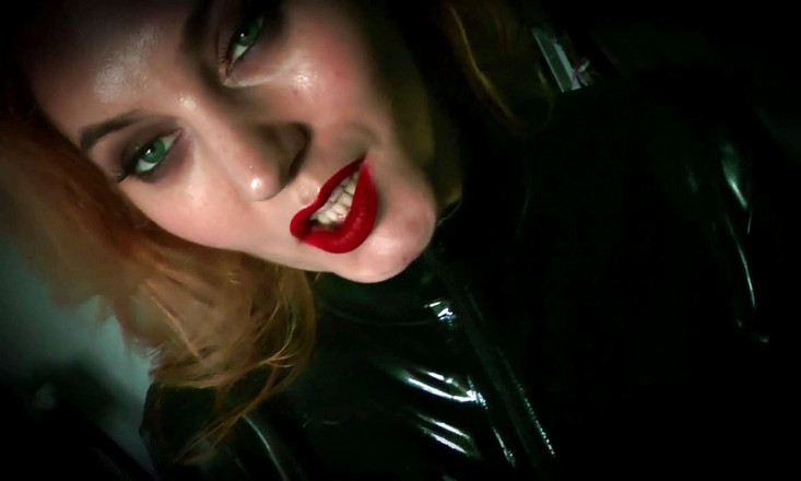 Goddess Celine: Obezwładniona uwodzicielka