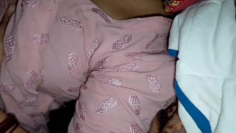 RedQueenRQ: 家庭妻子在卧室里被戴绿帽子的丈夫操菊花