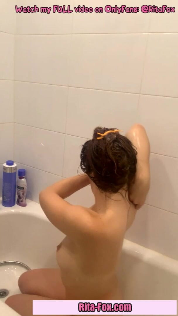 SugarNadya: Eu fui tomar banho e raspar minha buceta doce para...