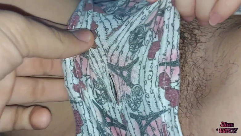 Wil9727: Tocando el coño de mi madrastra por primera vez sola