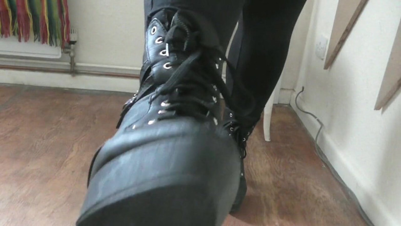 Kikka Jennie: dirty boot heels and spit