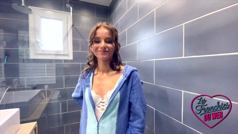 The Frenchies of the web: Ariana and Anita, Two Kinky Girls Who Enjoy Sapphic Pleasures
